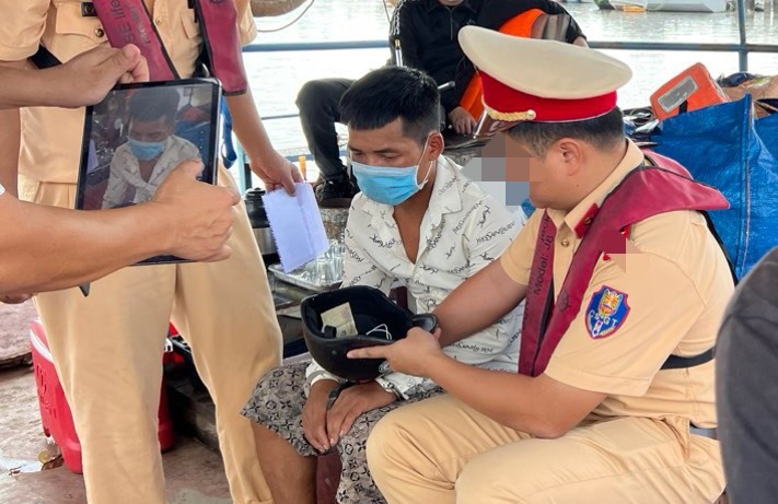 Phòng Cảnh sát Đường thủy bắt đối tượng tàng trữ ma túy trên phà chở khách thuộc phường Máy Chai (quận Ngô Quyền)